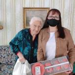 Ветеран из Ртищево получила новогодний подарок и поздравления от Виктории Костенко