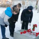 Молодогвардейцы в рамках федерального проекта «Патриотизм в действии» организовали акцию, посвященную Дню неизвестного солдата