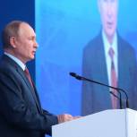 Владимир Путин поручил доработать закон о применении сертификатов вакцинированного в общественных местах