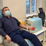 День добровольца в России партийцы встретили на Республиканской станции переливания крови