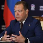 Дмитрий Медведев: Внешняя политика всегда занимала особое место в работе «Единой России» - это закреплено и в народной программе партии