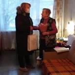 Людмила Ипполитова поздравила ветеранов с Новым годом