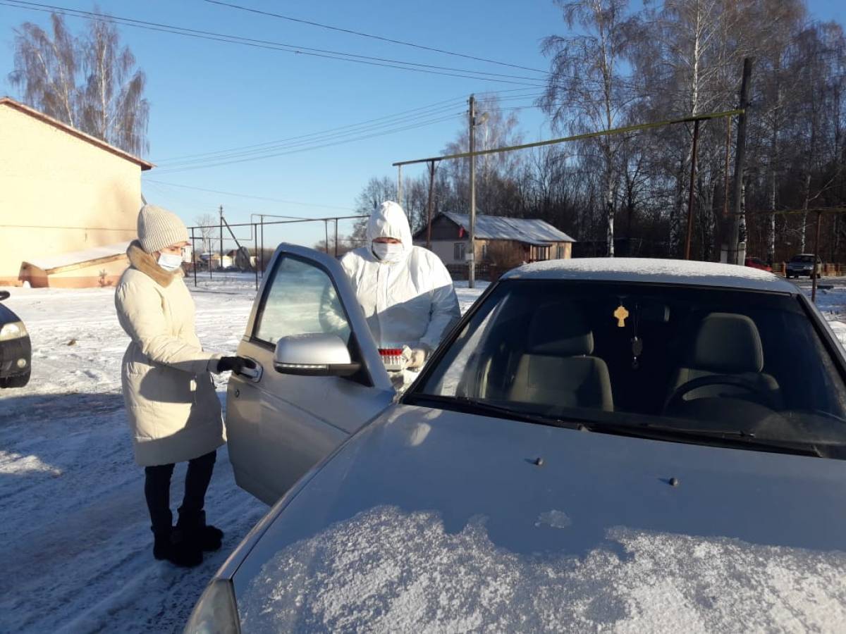 Работа волонтерского центра продолжается