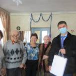 Жители Верхнехавского района получили подарки от депутатов