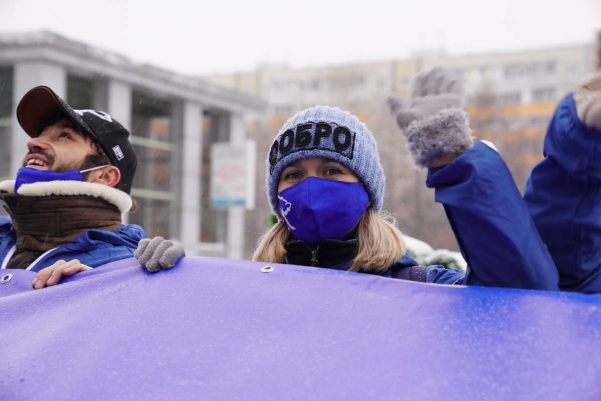 Парад медведей, флешмоб в поддержку врачей и благотворительность:  московские единороссы отмечают партийный юбилей