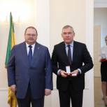 Депутатам фракции "Единая Россия" Законодательного Собрания вручены региональные награды