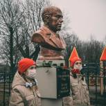 При содействии хохольских единороссов в селе появился еще один памятник Герою Социалистического Труда