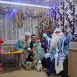 Дети Ашинского района получили долгожданные подарки благодаря партийной елке желаний