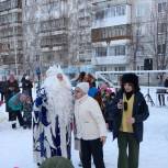 «Единая Россия» проводит новогодние праздники во дворах для жителей