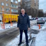 Депутат Госдумы Евгений Нифантьев помог жителям района Царицыно установить во дворе шлагбаум