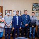 Депутат Гордумы Алексей Вихарев поздравил сотрудников больниц № 14 и № 23 в Екатеринбурге