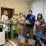 В Кузбассе более 800 детей медиков получили подарки от «Единой России»