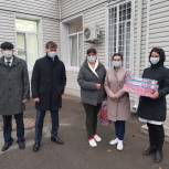 Медики Цимлянского ковидного госпиталя получили подарки от депутата донского парламента Сергея Суховенко