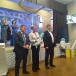 Руководство местного отделения партии «Единая Россия» поздравило педагогов района с наступающим Новым годом