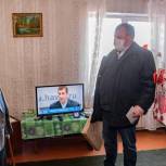 Павел Коренной поздравил ветерана, проживающего в Таврическом районе, с наступающим Новым годом