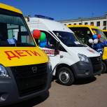 Регионы получили новую партию школьных автобусов и машин скорой помощи