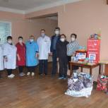 «Коробка храбрости»: Юным пациентам Базарно-Карабулакского района передали подарки