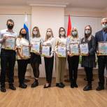 В Великих Луках наградили лучших спортсменов и их тренеров