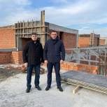 Депутат республиканского парламента Имран Аваев проинспектировал ход строительства школы и детского сада в Махачкале
