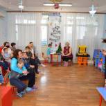 Евгений Ковалев передал подарки областному центру реабилитации для детей и подростков