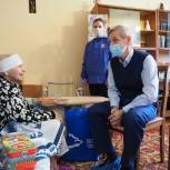 99-летний ветеран Надежда Петрова из Тюмени получила к Новому году подарок от «Единой России»