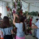 «Единая Россия» нарядила елку в детском отделении Аргаяшской районной больницы