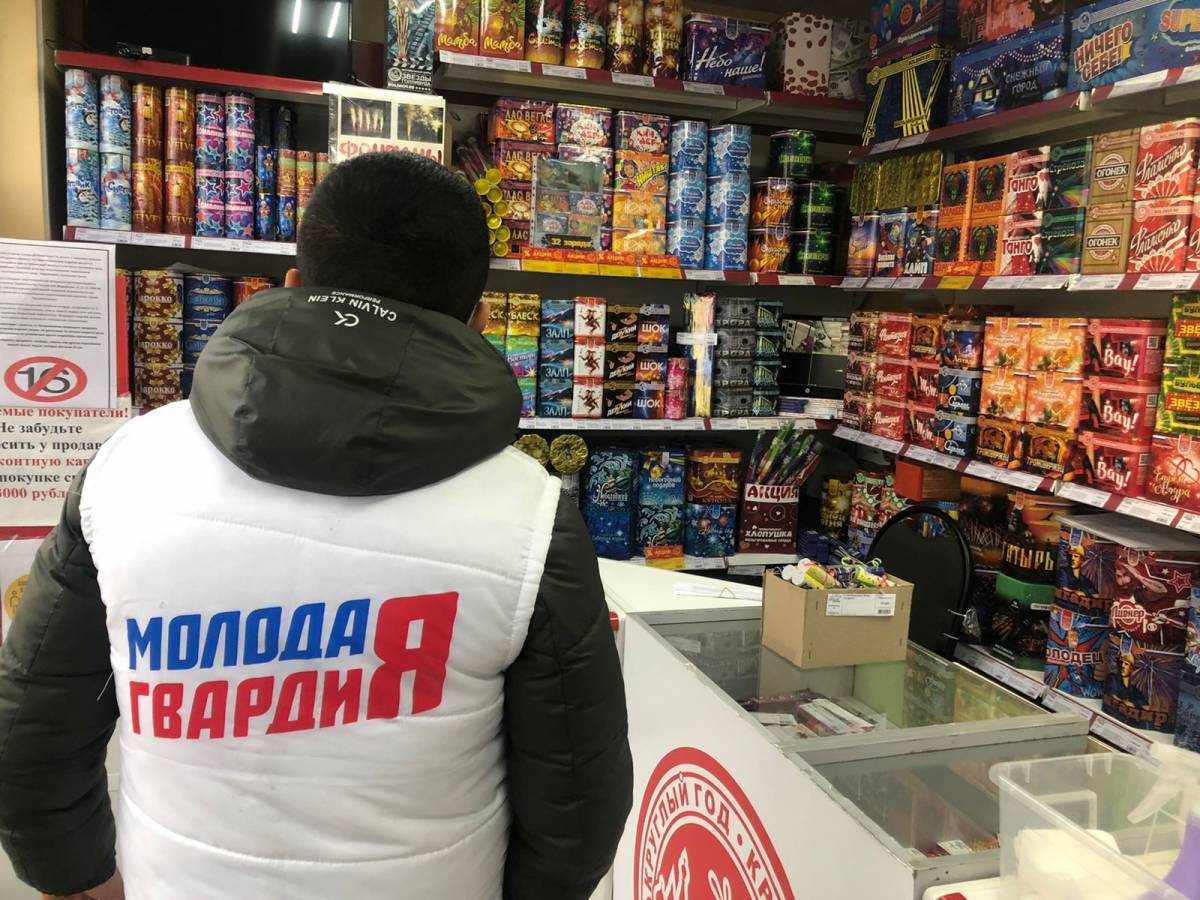 Молодогвардейцы Ульяновска проверили точки продажи пиротехники