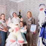 Ольга Тимофеева привезла игрушки детям в село Кочубеевское
