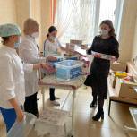 Воронежские сторонники «Единой России» передали подарки в детскую больницу в рамках акции «Коробка храбрости»