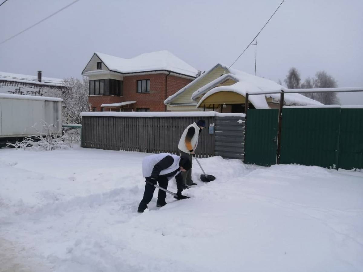 Активисты волонтерского штаба Егорьевска помогли ветерану труда