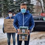 «Единая Россия» передала продукты медикам
