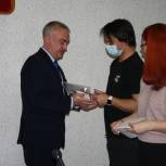 В администрации Снежинска вручили ключи от квартир детям-сиротам