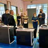Депутаты областной Думы передали компьютеры в школы Тамбовского района