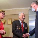 Владислав Шапша поздравил ветерана с 80-летием освобождения Калуги