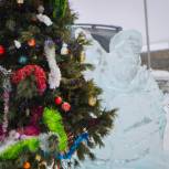 Альберт Мальцев организовал елку и ледяную скульптуру для маленьких жителей  Магадана