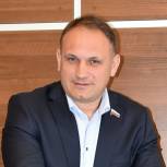 Федор Тощев передал подарки к новому году в Центр социальной помощи семье и детям Октябрьского района