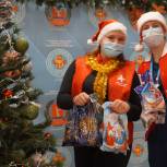 В Волгограде «Единая Россия» совместно с волонтерами-медиками поздравили врачей с наступающими праздниками