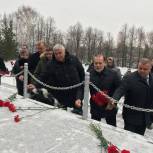 Владимир Кириллов и Александр Климов приняли участие в церемонии возложения цветов на Холме Воинской славы