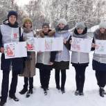 Молодогвардейцы поздравили с наступающим «Новым годом» жителей села Поломошное