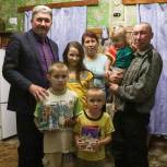 Еткульские партийцы присоединились к участию в партийной елке желаний