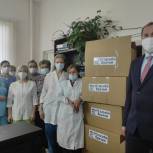 Белоярские активисты поздравили медиков районной больницы