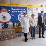 Детей, находящихся на лечении в больницах, и медиков поздравляют с наступающим Новым годом в Нижегородской области