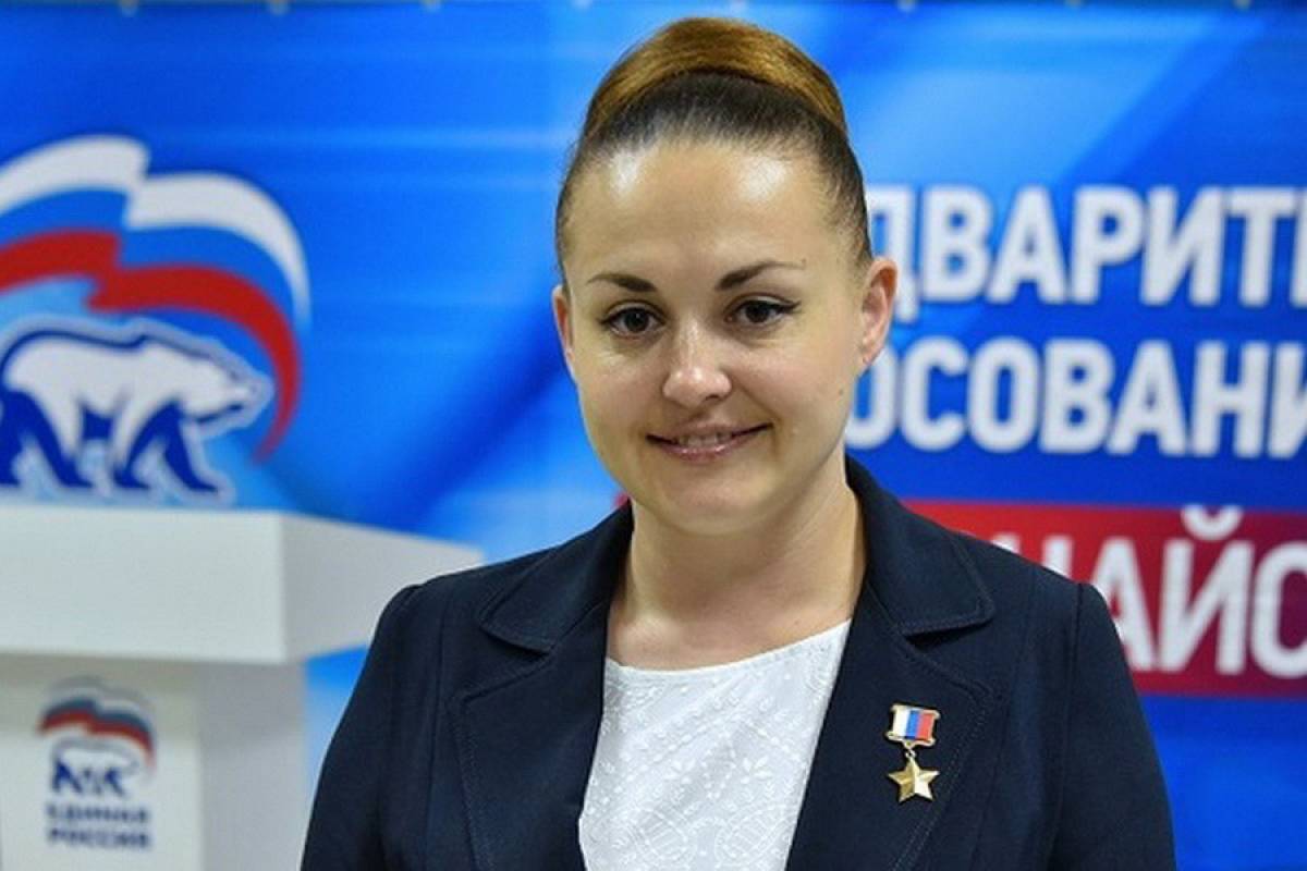 Лица партии: летчик-космонавт Елена Серова