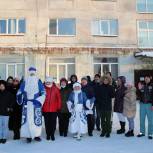 По просьбе депутата Владимира Радаева артисты поздравили врачей и пациентов больницы в Нижнем Тагиле
