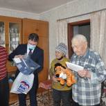 В Буздякском районе партийцы поздравили ветерана Великой Отечественной войны