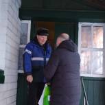 Иван Воробьев вручил подарки ветеранам в своем избирательном округе