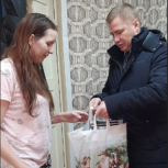 В округе Сокольском активисты навестили многодетные семьи добровольцев и передали им подарки