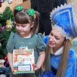 «Единая Россия» передала сладкие подарки детям по всей стране