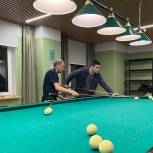 Единороссы организовали турнир «Связь поколений» по бильярду для пожилых москвичей