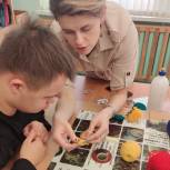 В Килемарском районе сторонки «Единой России» учили особенных детей мастерить поделки